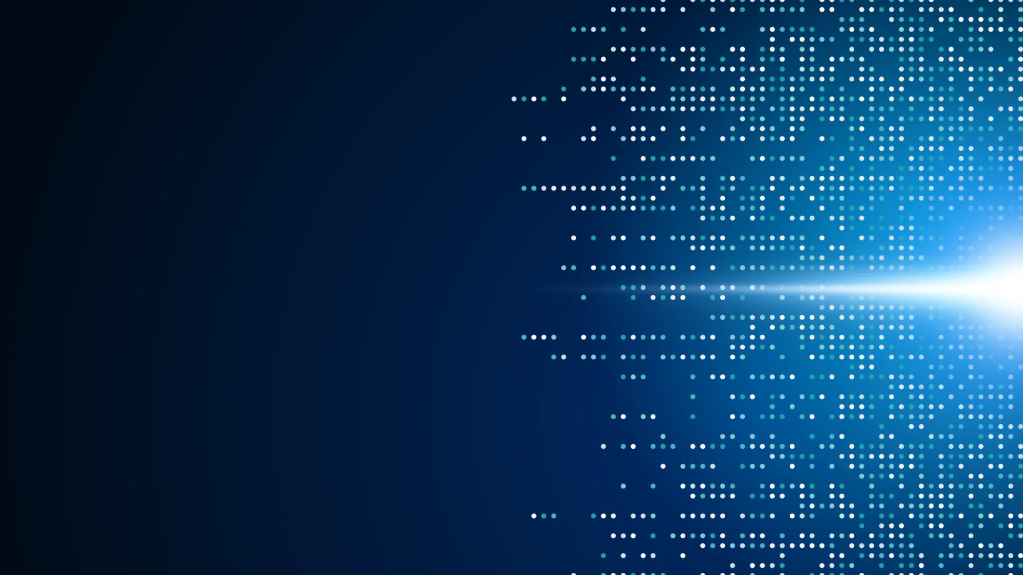 IT specialist werkt met een interactief dashboard op een scherm